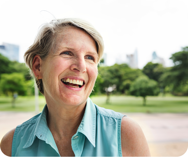Foto de una mujer adulta sonriendo